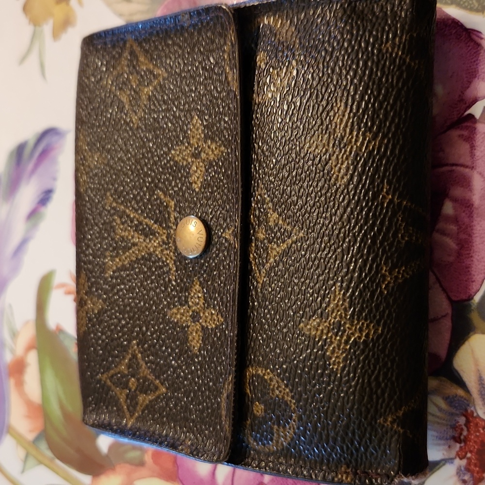 Authentic Louis Vuitton Monogram Wallet - Picture 2 of 6